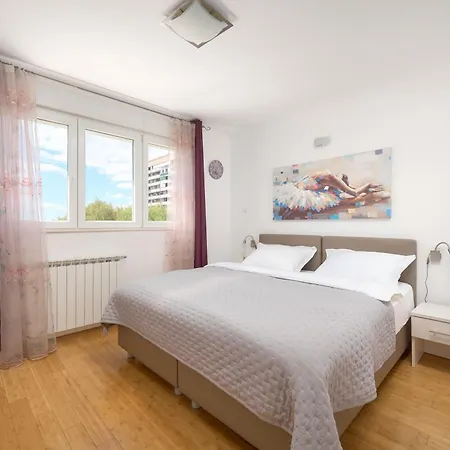 Comfortable Apartman *